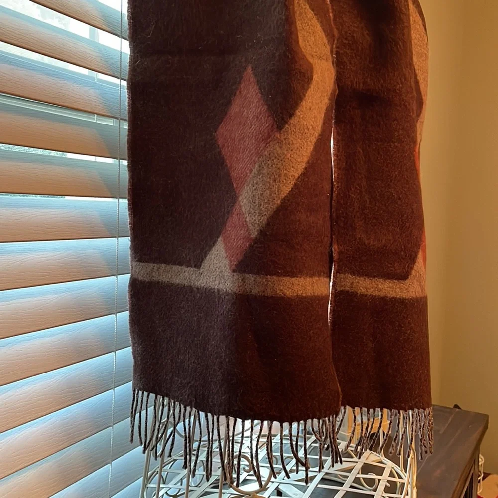Lambs wool scarf.