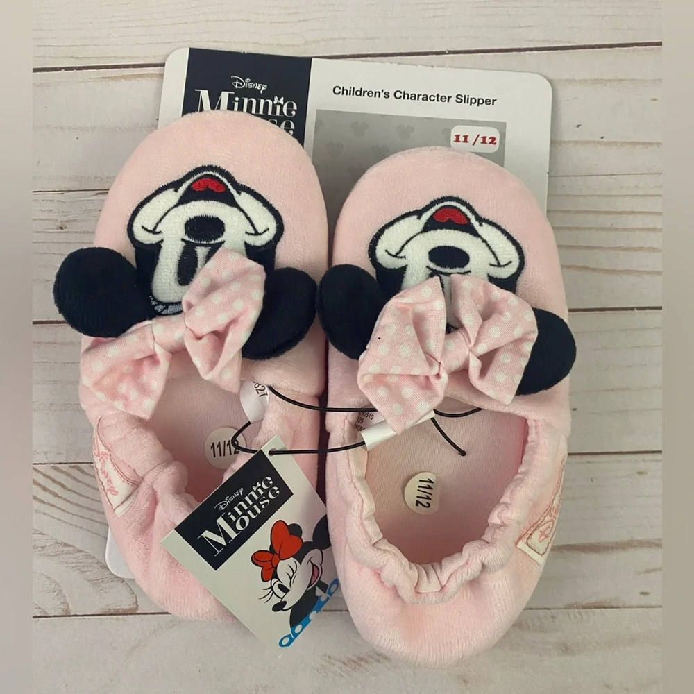 NWT Disney Minnie Mouse Childrens Slippers Size 11/12