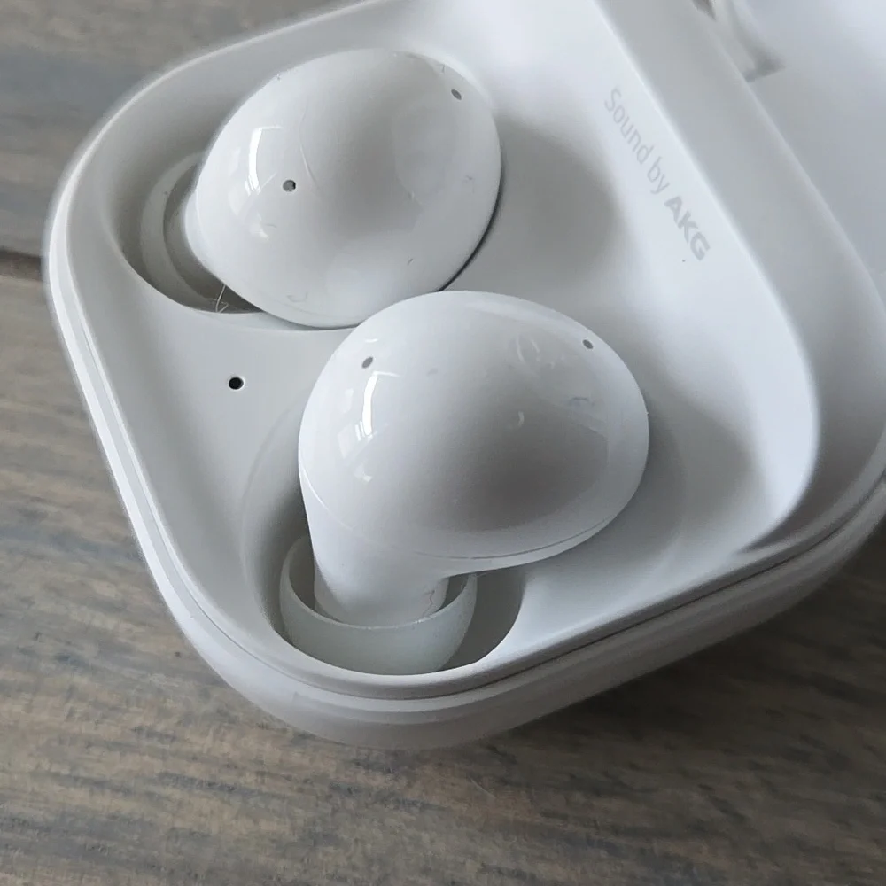 Samsung White Airbuds SM-R177