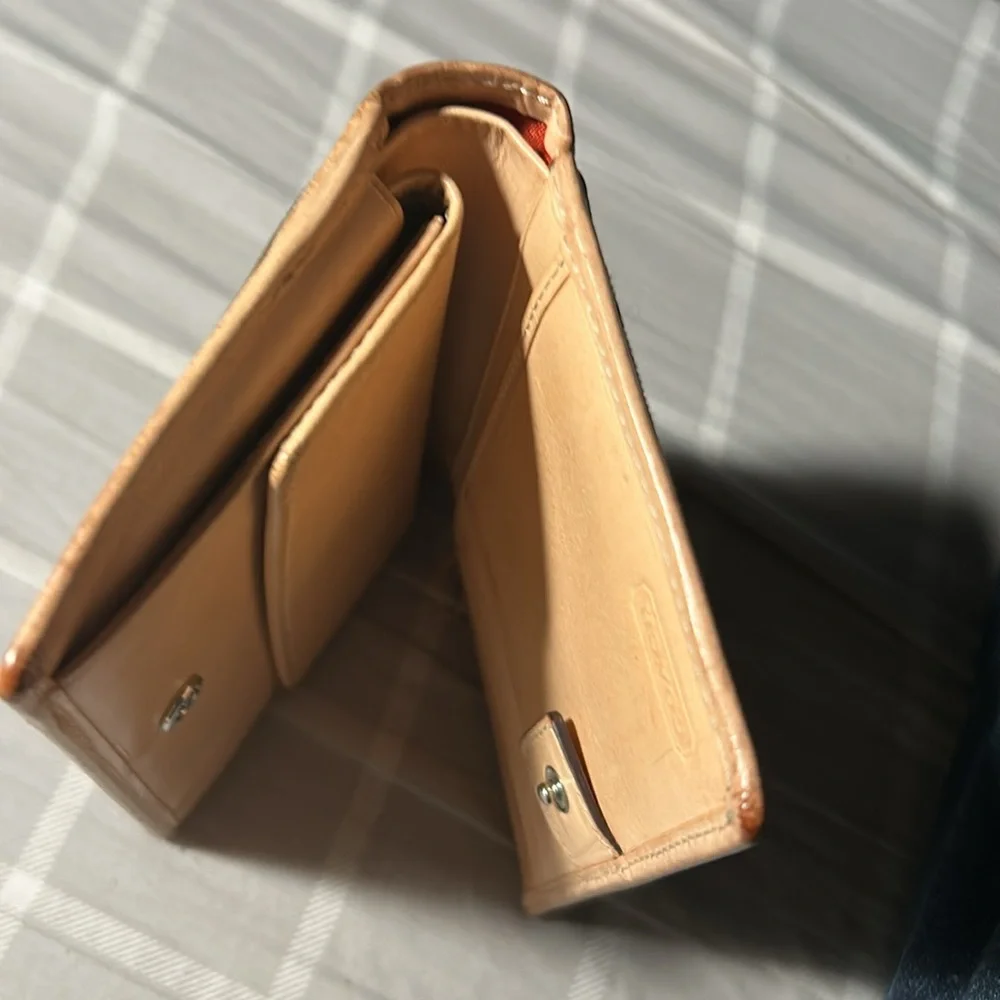 Coach wallet 5’ X 4.’ Nude leather & Signature Logo Fabric.