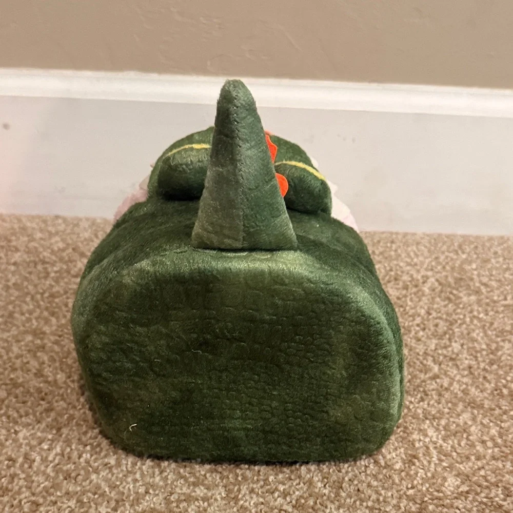 Reptile Plush Hideout - Green and Pink never used but no tags