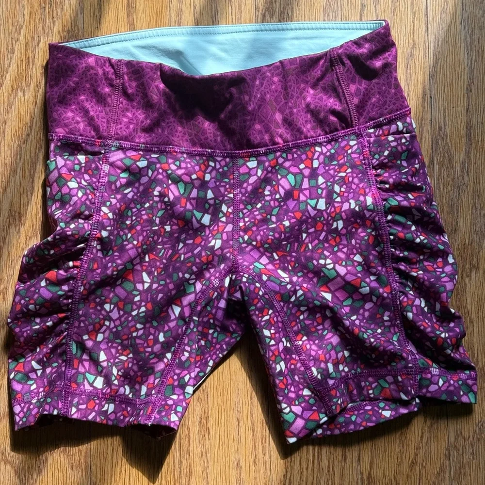 Lululemon Speed Track Shorts SZ 4 Paradise Camo Multi Geo Regal Plum Patterned