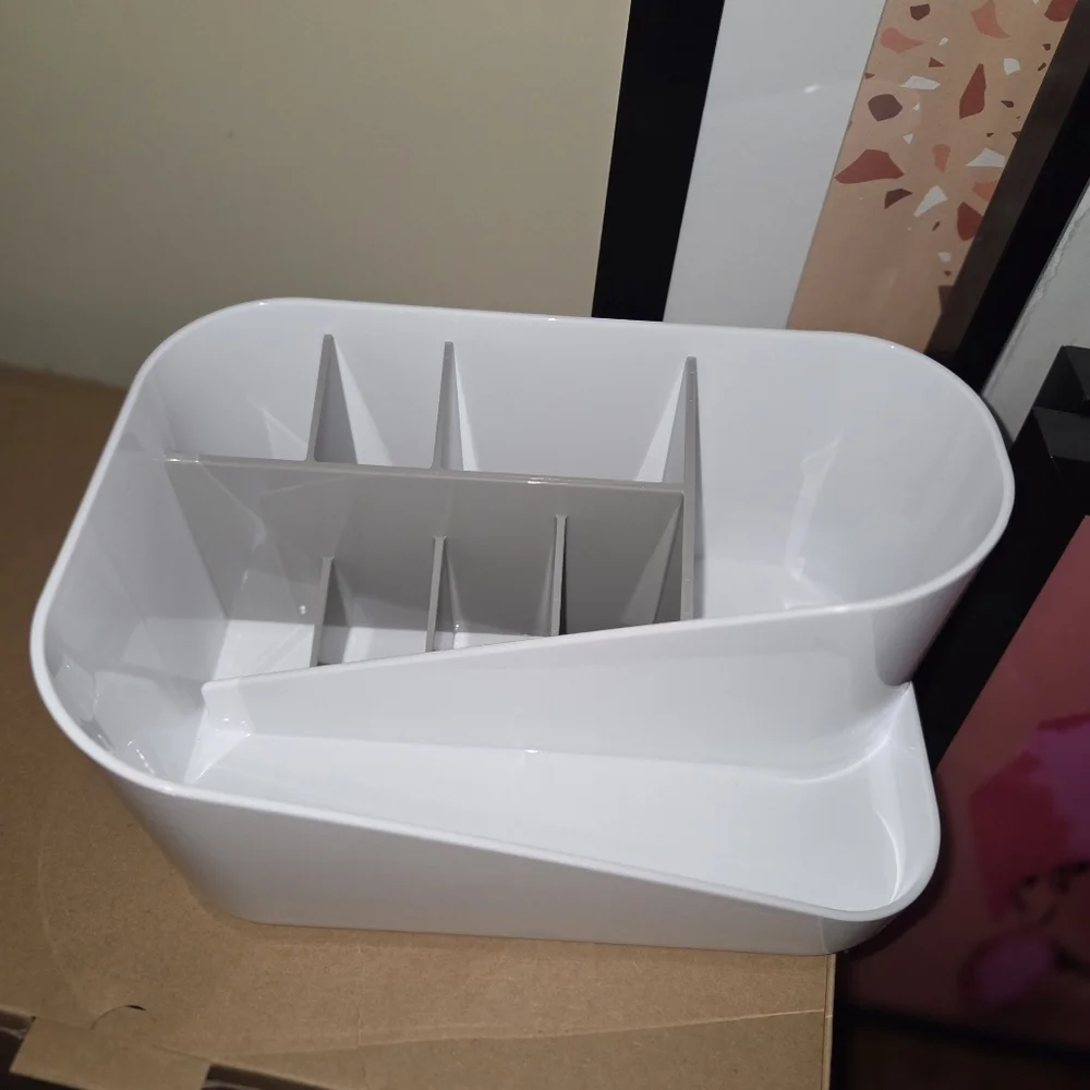 Umbra sleek white