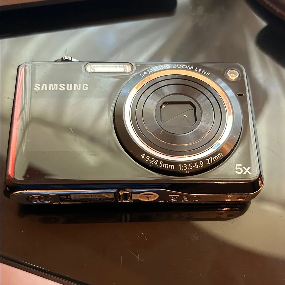 Samsung Silver and Black Digital Camera