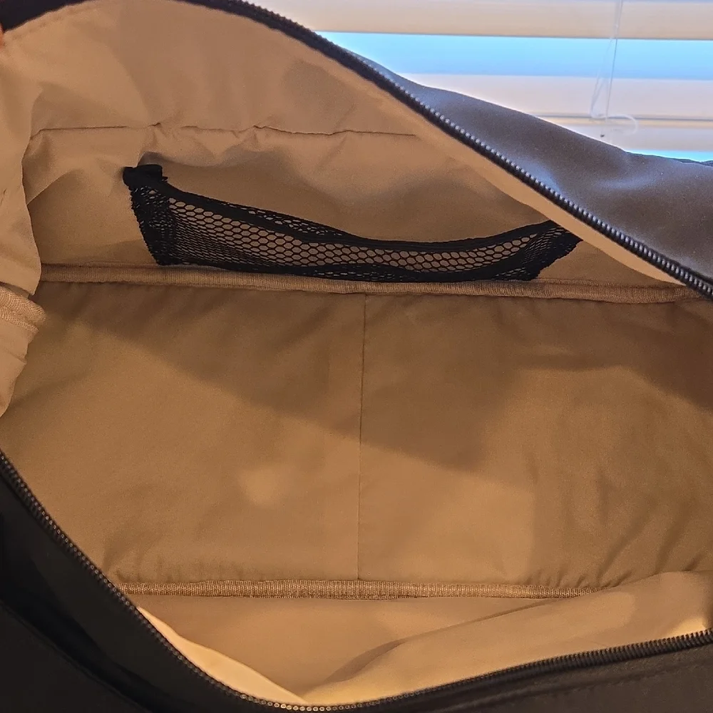 Medela Breast Pump And Storage Cooler Bag