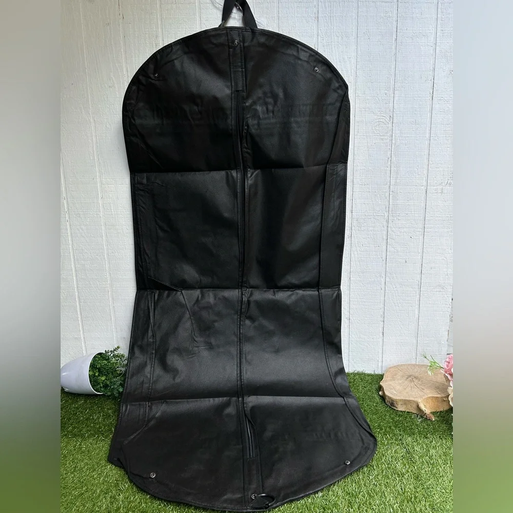 Tumi image shows