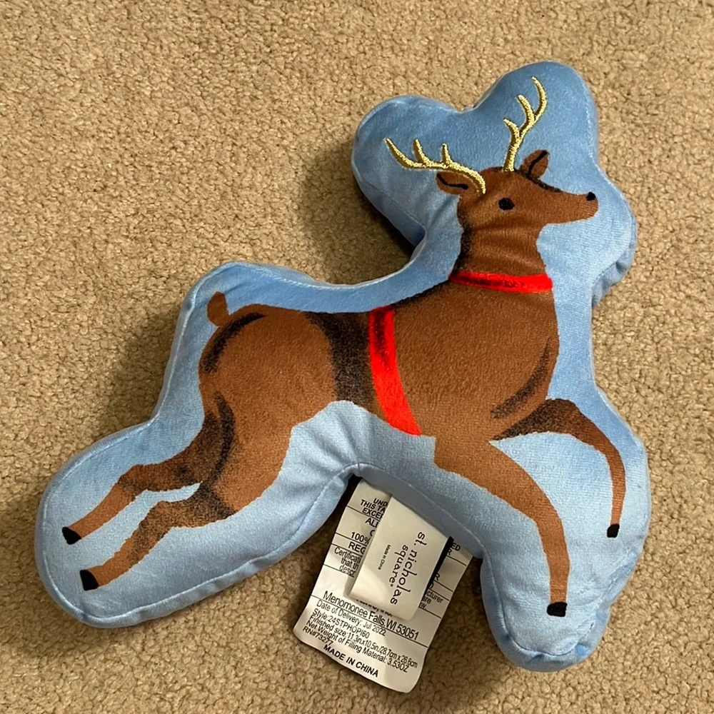 Reindeer holiday accent pillow, 11