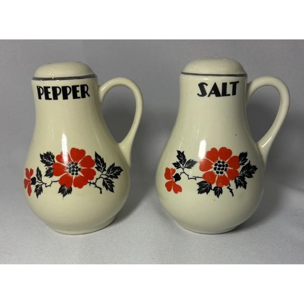 Vintage Hall Kitchenware‎ Orange Poppy Handled Salt & Pepper Shakers