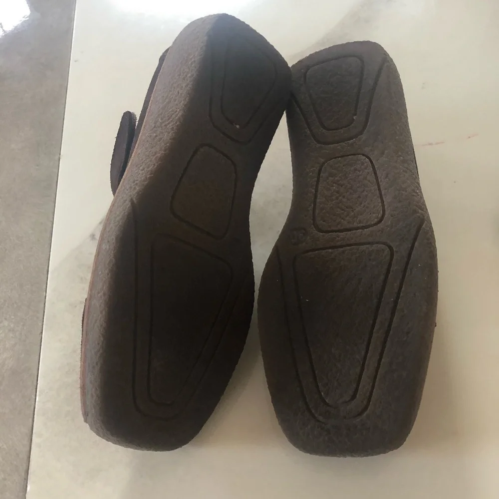 Villa Scarpa barely worn