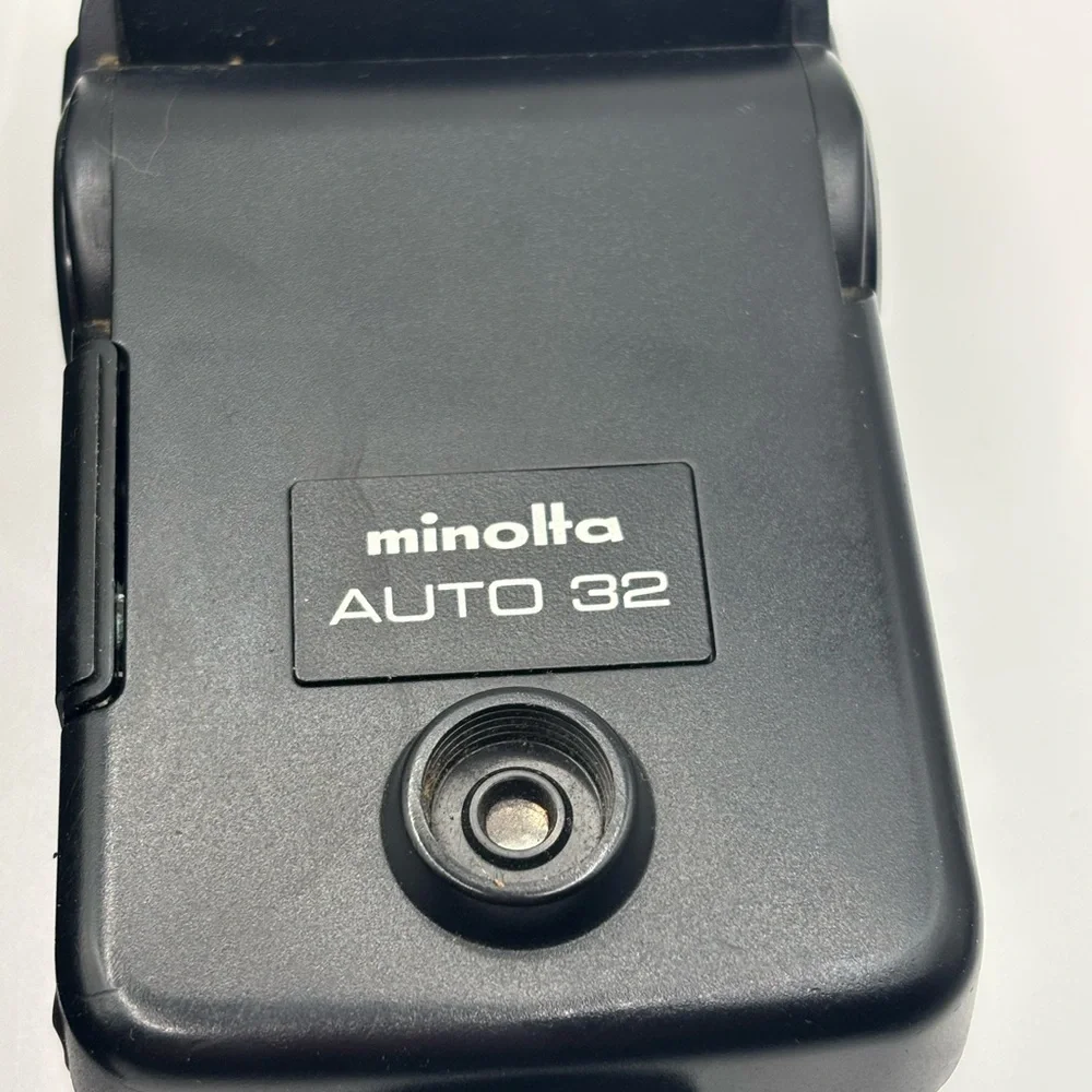 Minolta Auto 32 Flash with Case