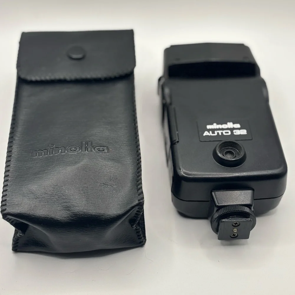 Minolta Auto 32 Flash with Case