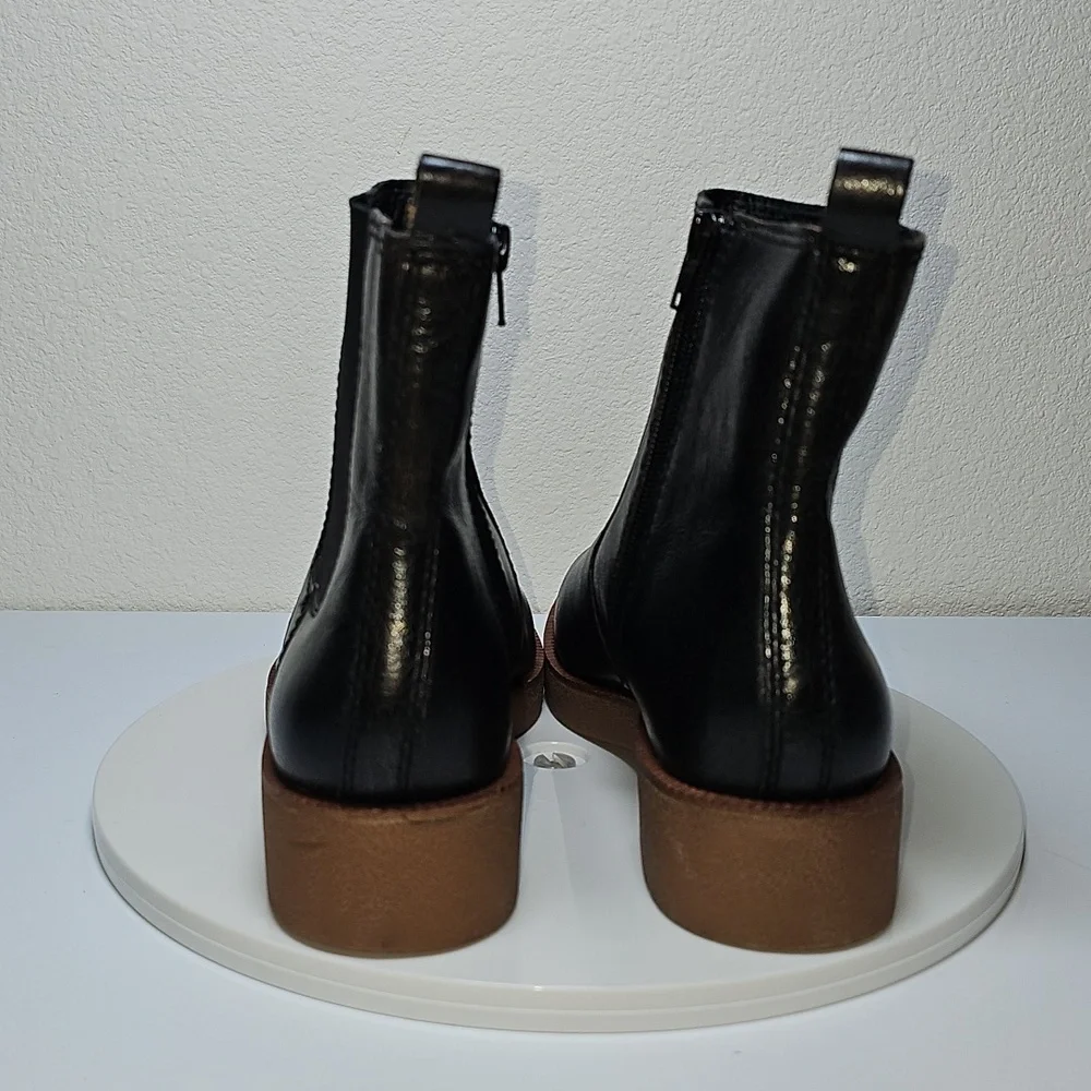 NWOT Lucky Brand Ressy Black Leather Chelsea Ankle Boots 8 Almond Toe Block Heel