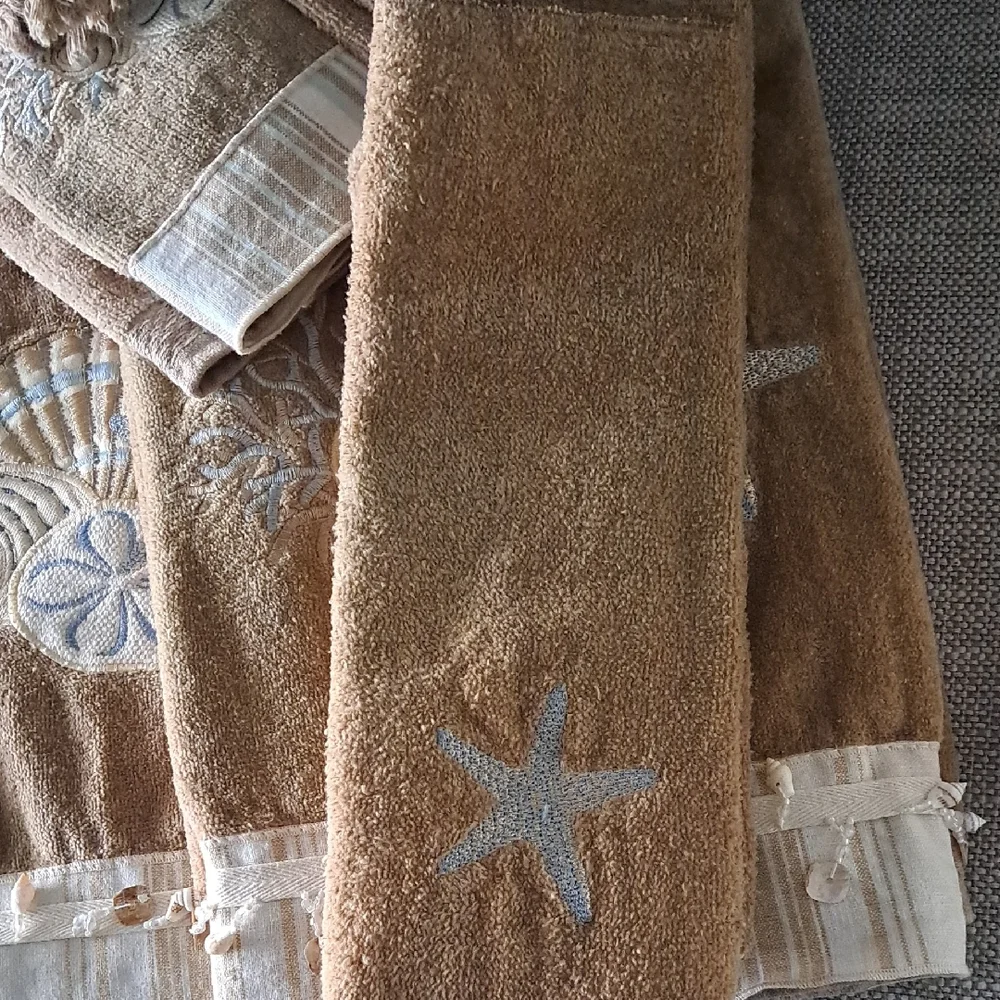 Avanti elegant towel