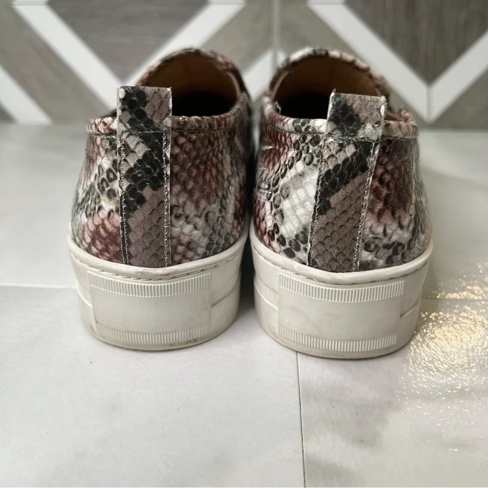 Halogen Baylee platform snake skin shoes size 7.5