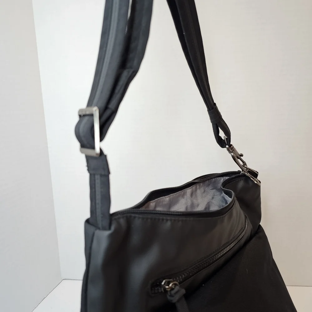 Travelon 5 Point Anti Theft Large Crossbody Black