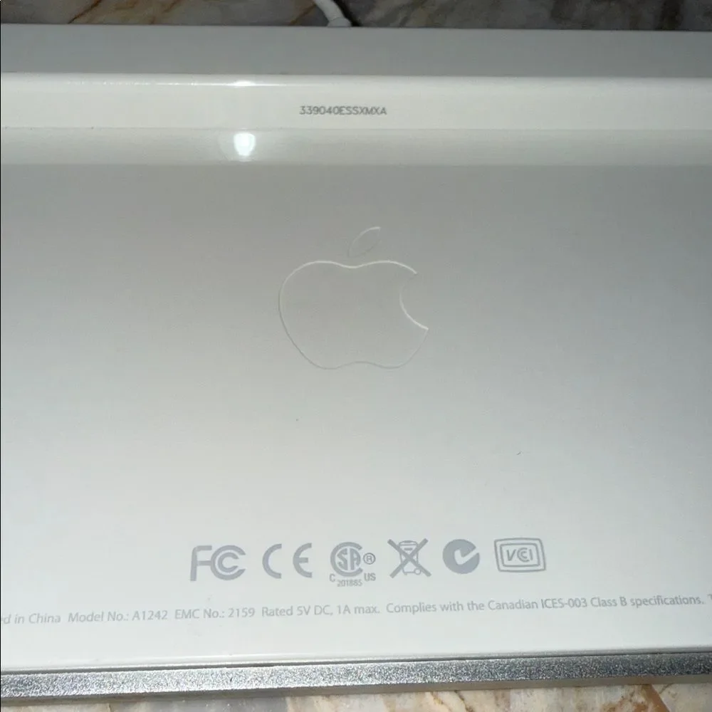 Apple White model A1242 wired USB keyboard Keyboard
