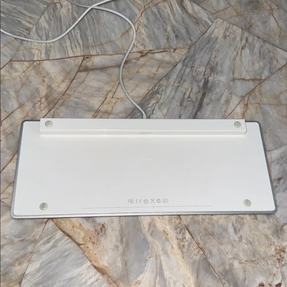 Apple White model A1242 wired USB keyboard Keyboard
