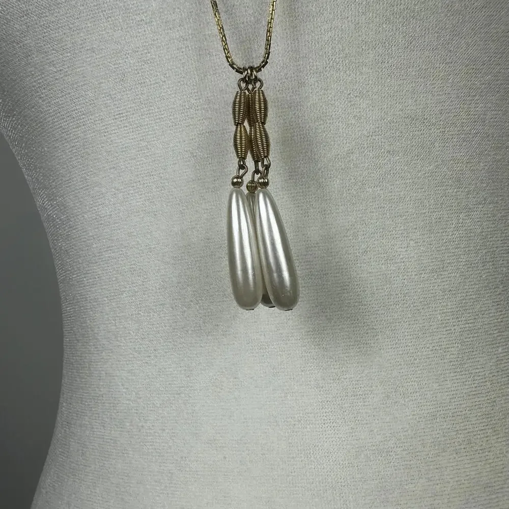 Vintage‎ Gold Tone Necklace with Cream Pearl Teardrop Pendants