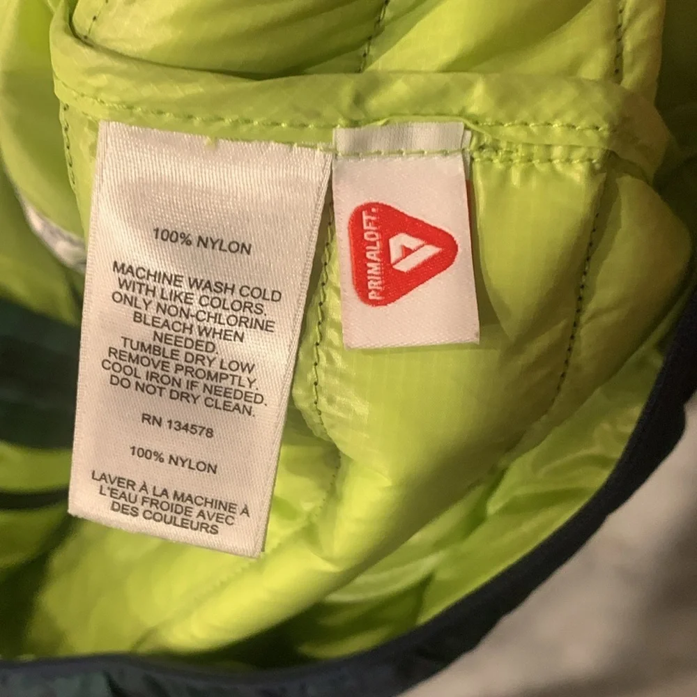 Vineyard Vines Boy’s Blackwatch plaid insulated Packable puffer coat, size XL