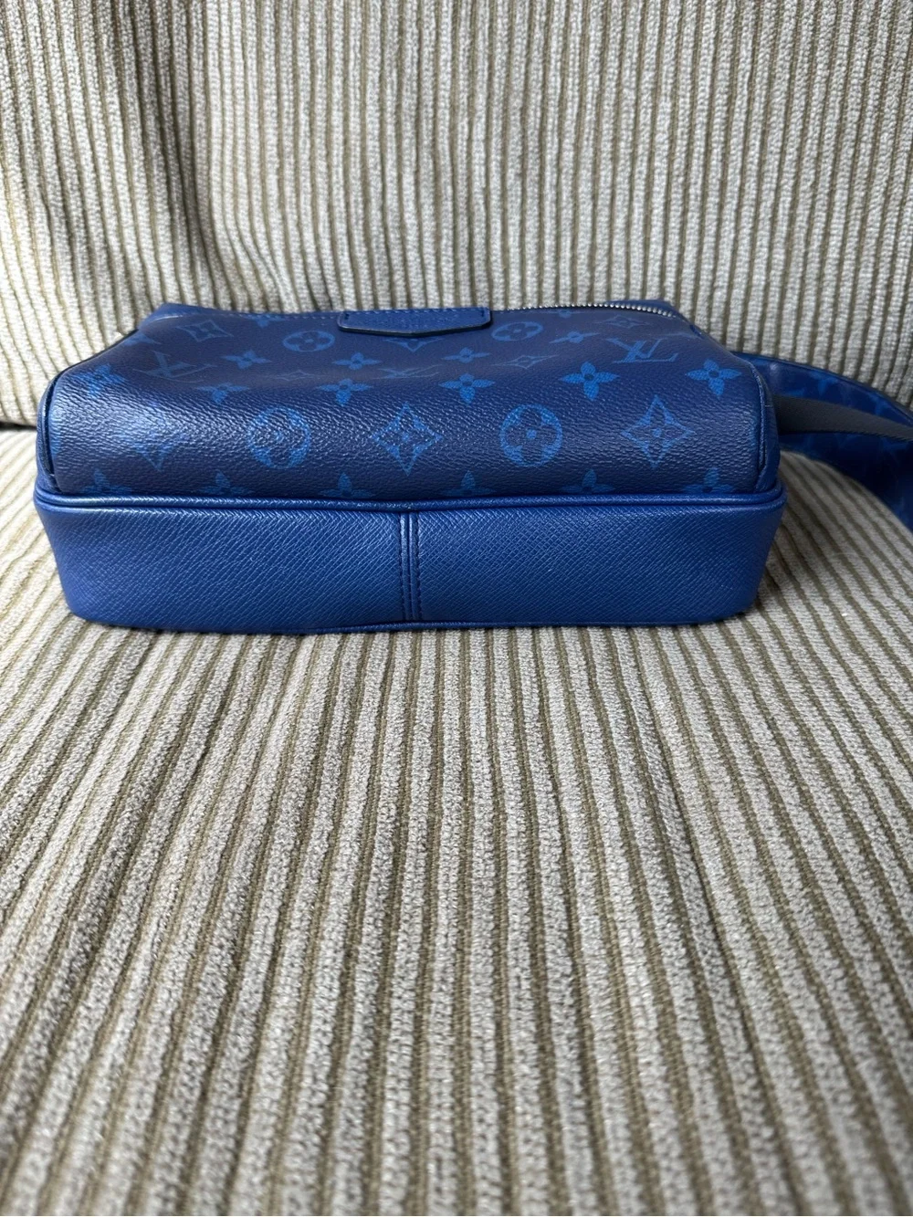 Louis Vuitton Outdoor Messenger PM Taigarama w/COA and Dust Bag - Unisex
