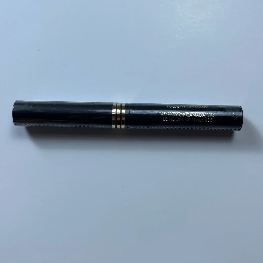 Artistry enhancing concealer