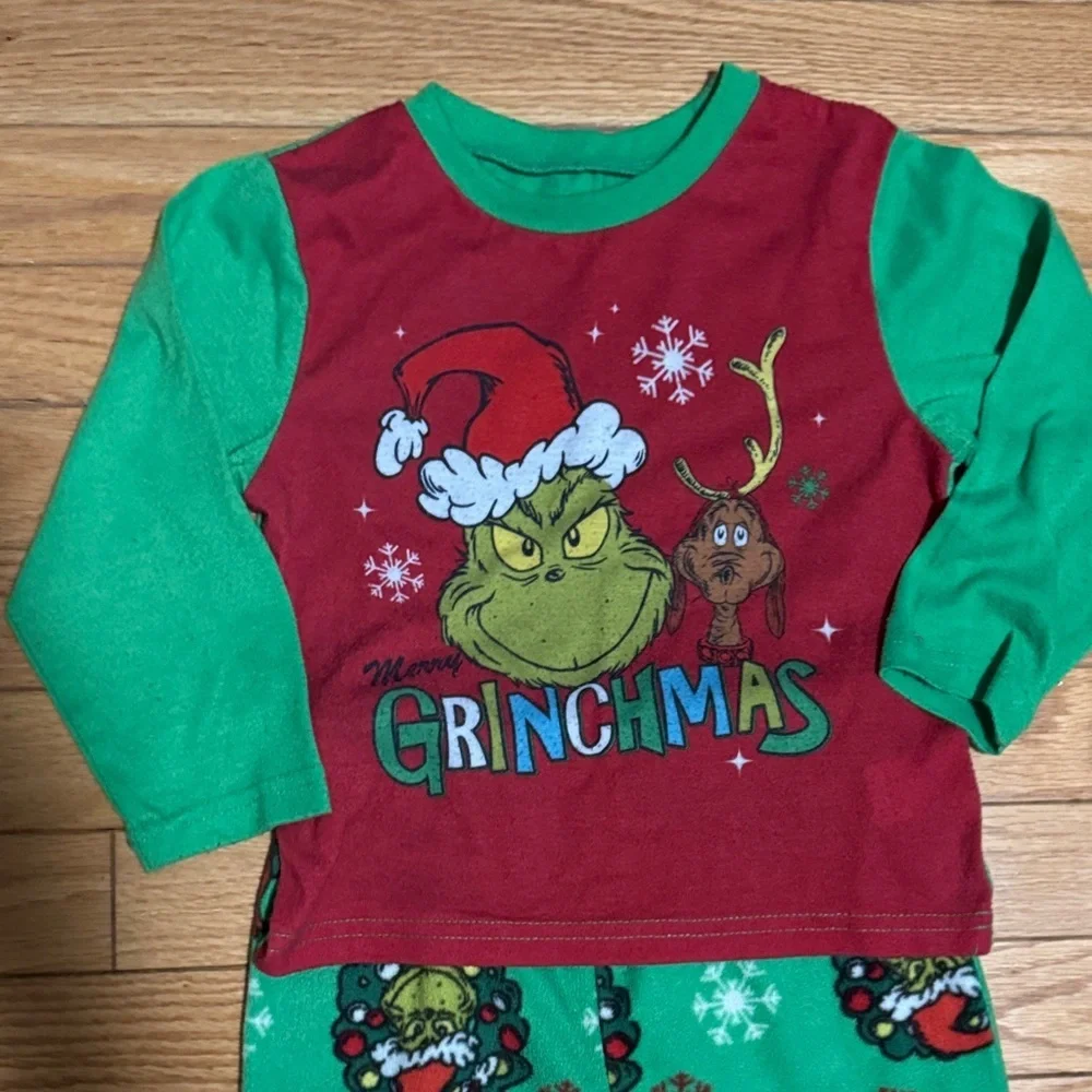 The Grinch cozy up