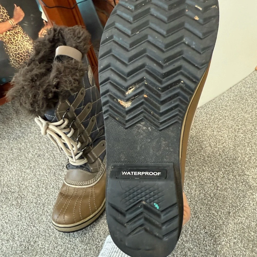 Sorel boots quilted