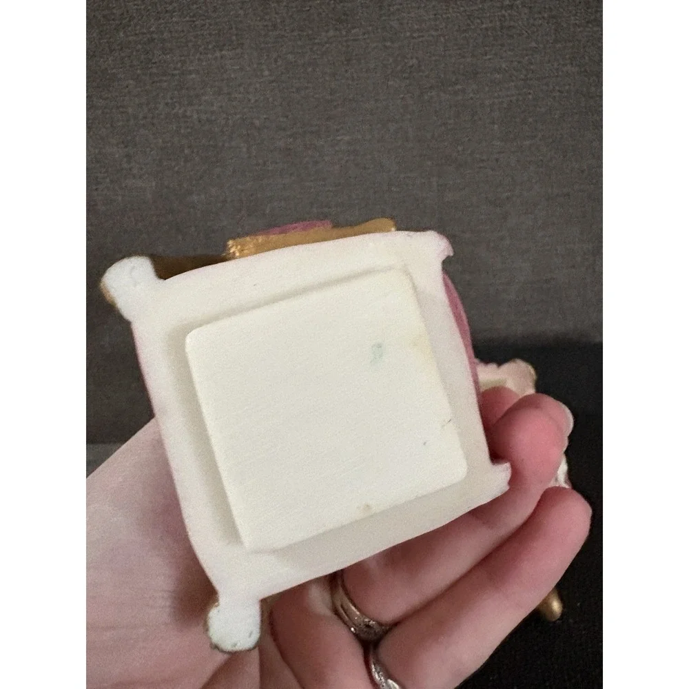 Vintage‎ Dezine Chair Shaped Trinket Box Jewelry Box Hand Painted Flowers Cat