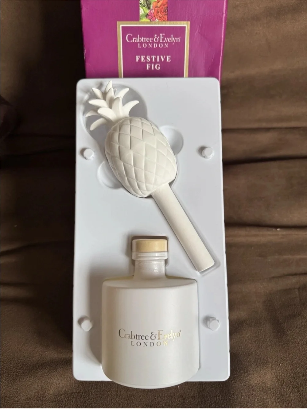 Crabtree & Evelyn FESTIVE FIG Fragrance Diffuser, PORCELAIN W/FIGURINE