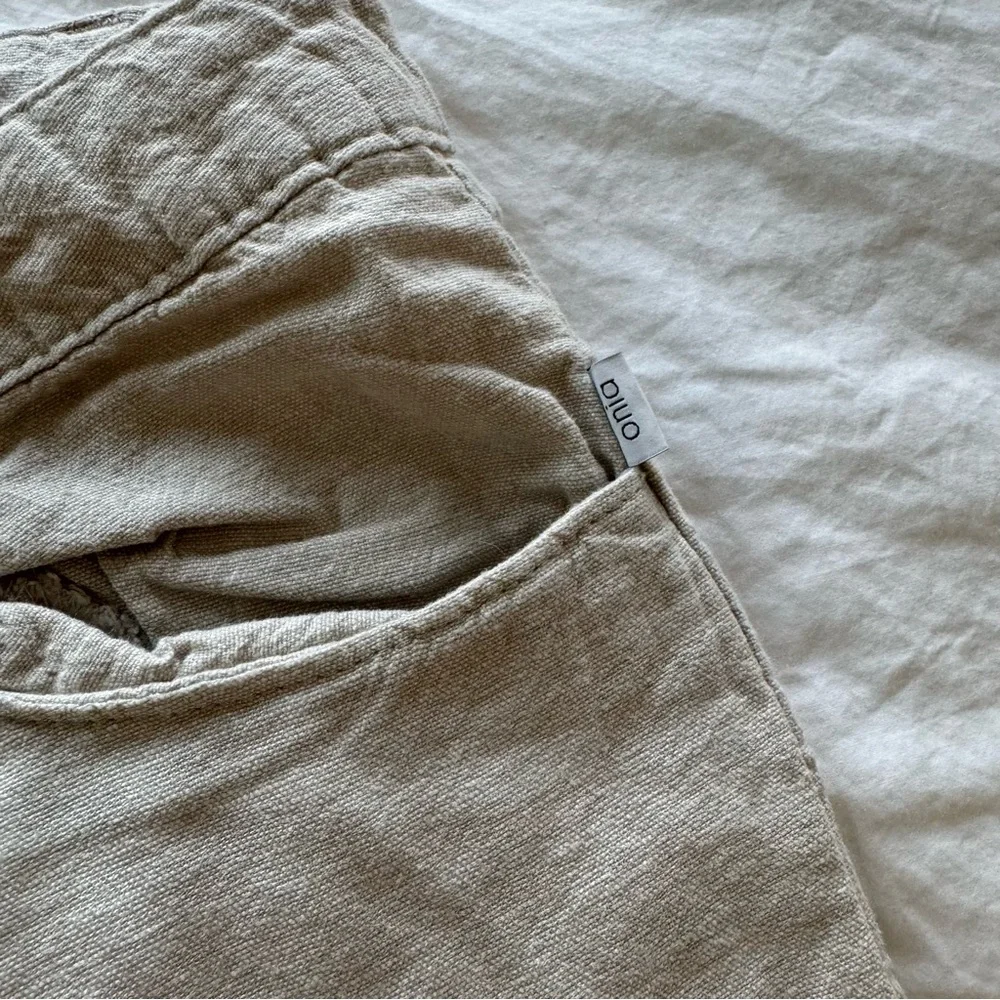 Onia zip mid pockets
