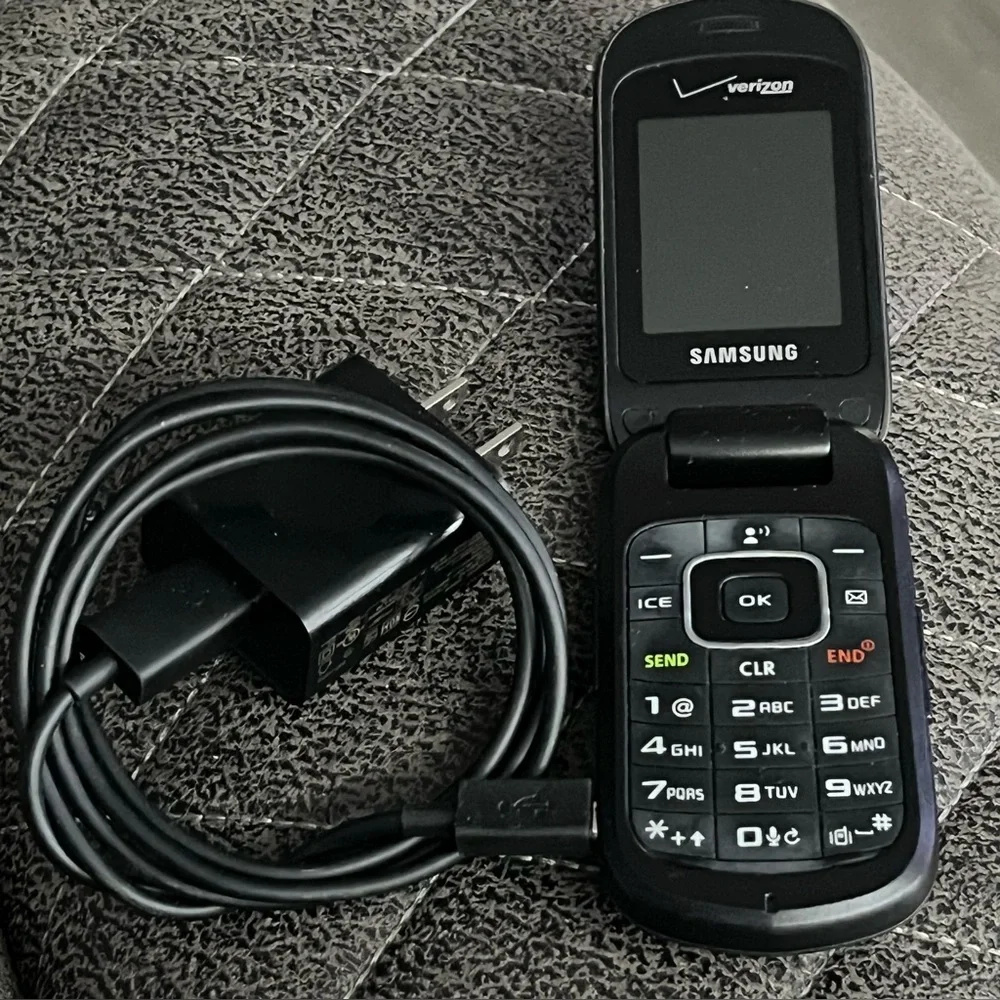 Samsung Gusto 2 flip phone, model SCH-U365, for the Verizon network.