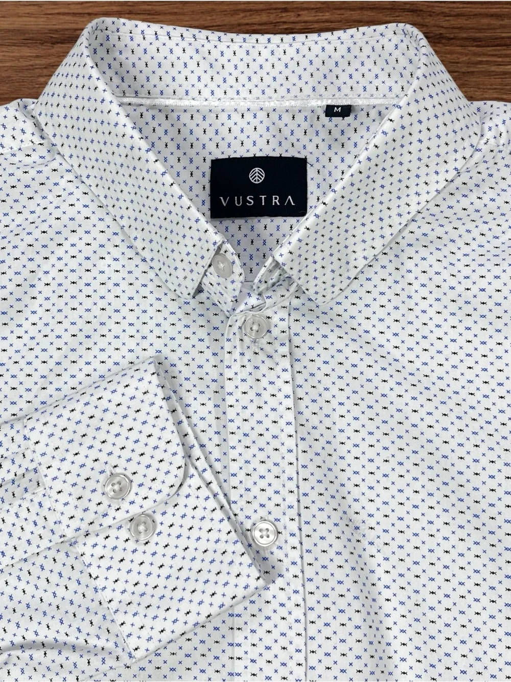 VUSTRA Men’s White Micro Geometric Print Dress Shirt. Medium