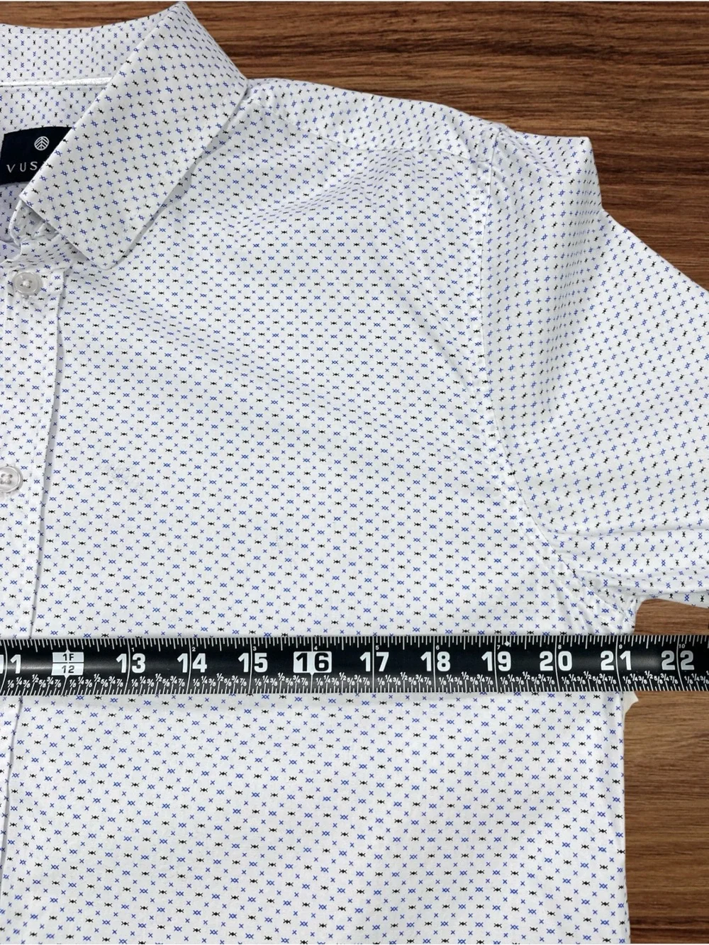 VUSTRA Men’s White Micro Geometric Print Dress Shirt. Medium
