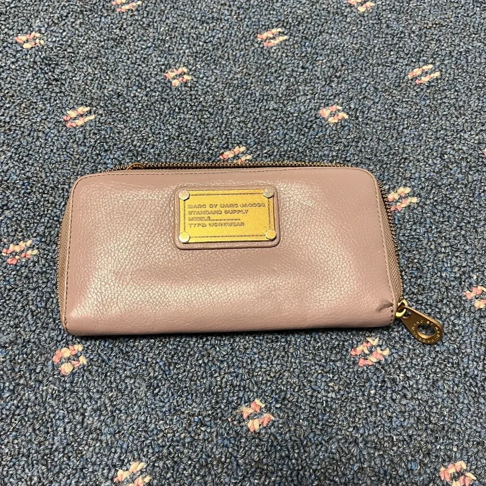Marc by Marc Jacobs Leather Zip Around Wallet Standard‎ Supply Card Slots Mauve