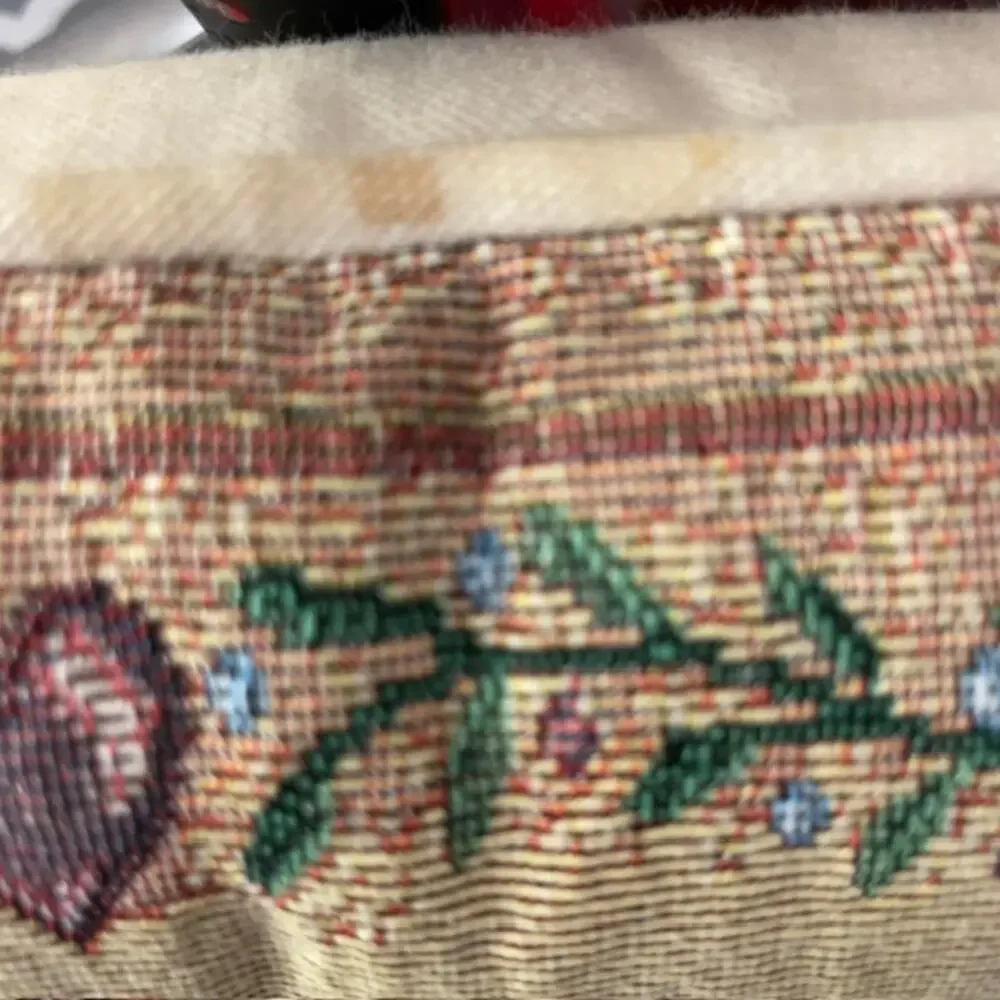 None and/or Unknown decorative lumbar
