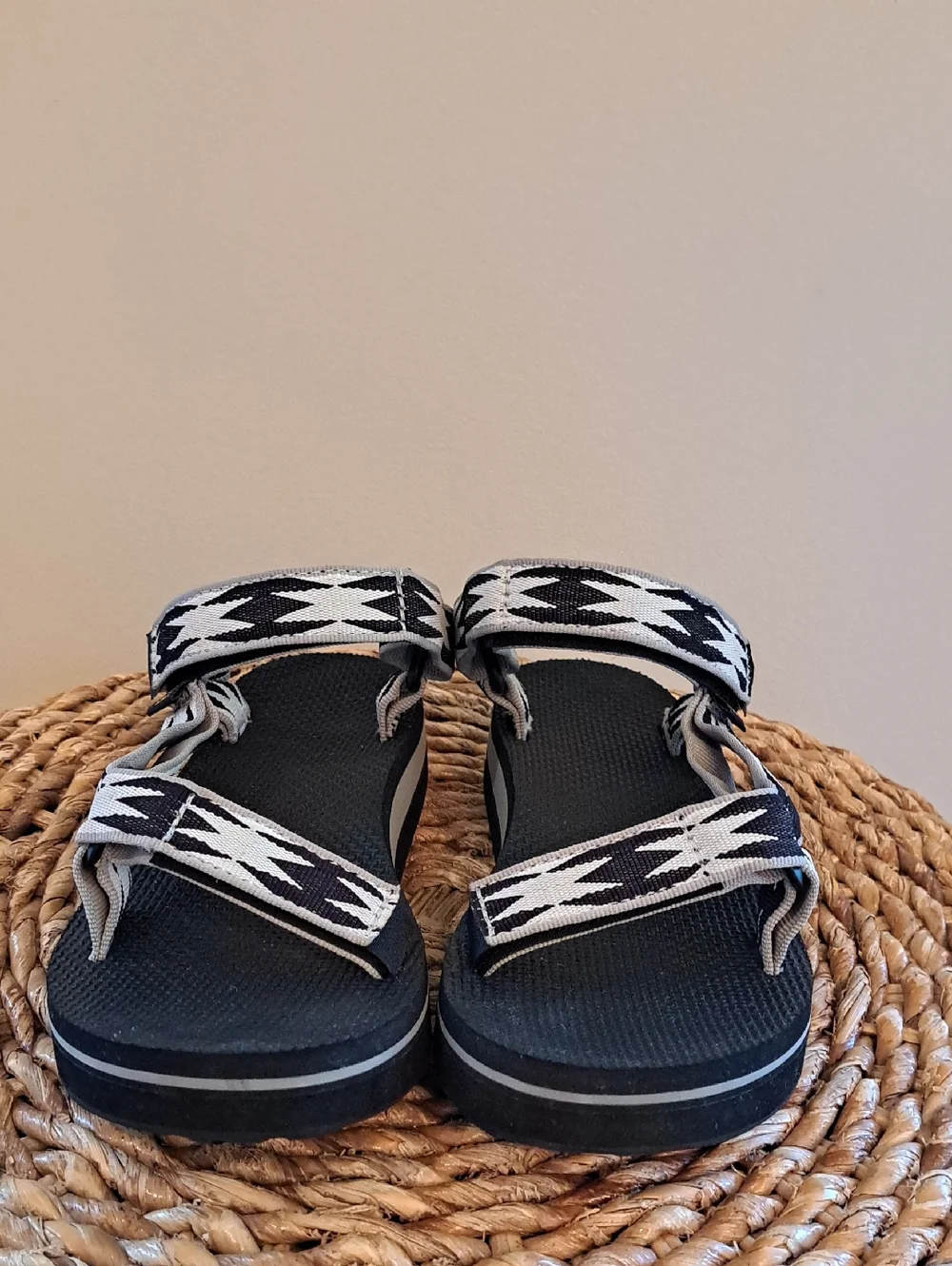 Teva Youth Halcon Black Multi Print Midform Universal Water/Outdoor Sandals 6/37