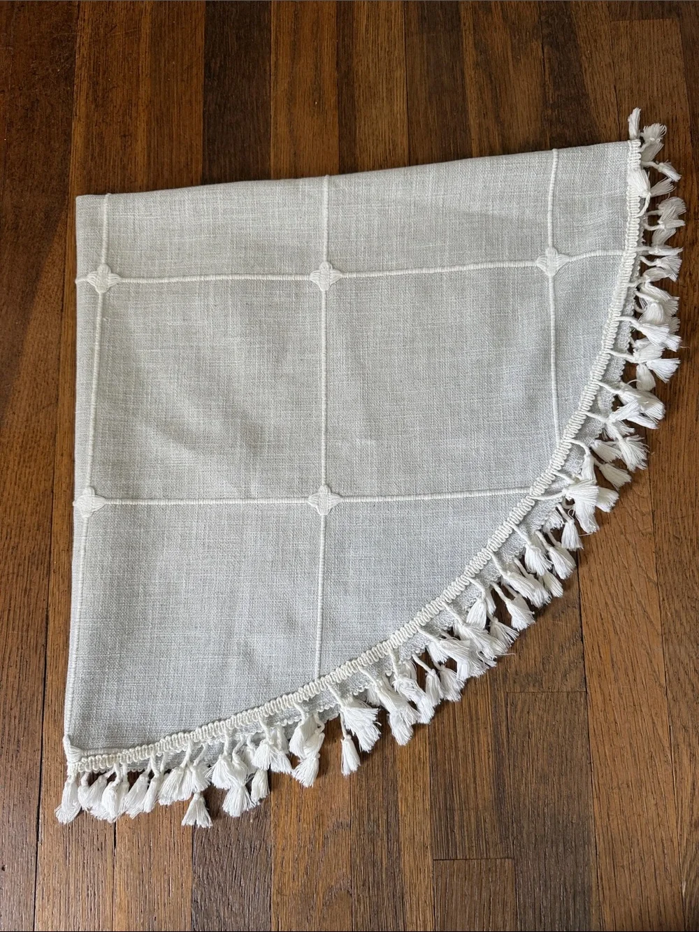 N/A gray cream