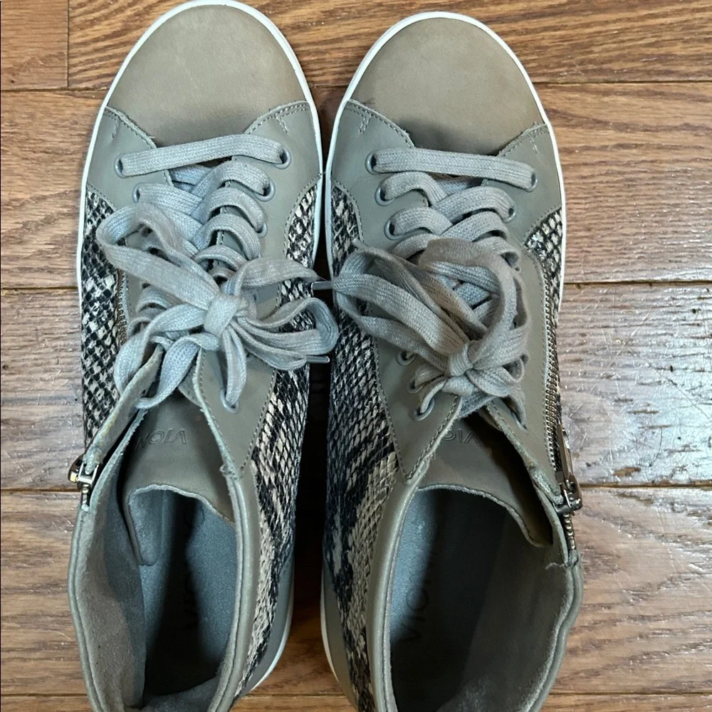 Vionic stylish sneakers