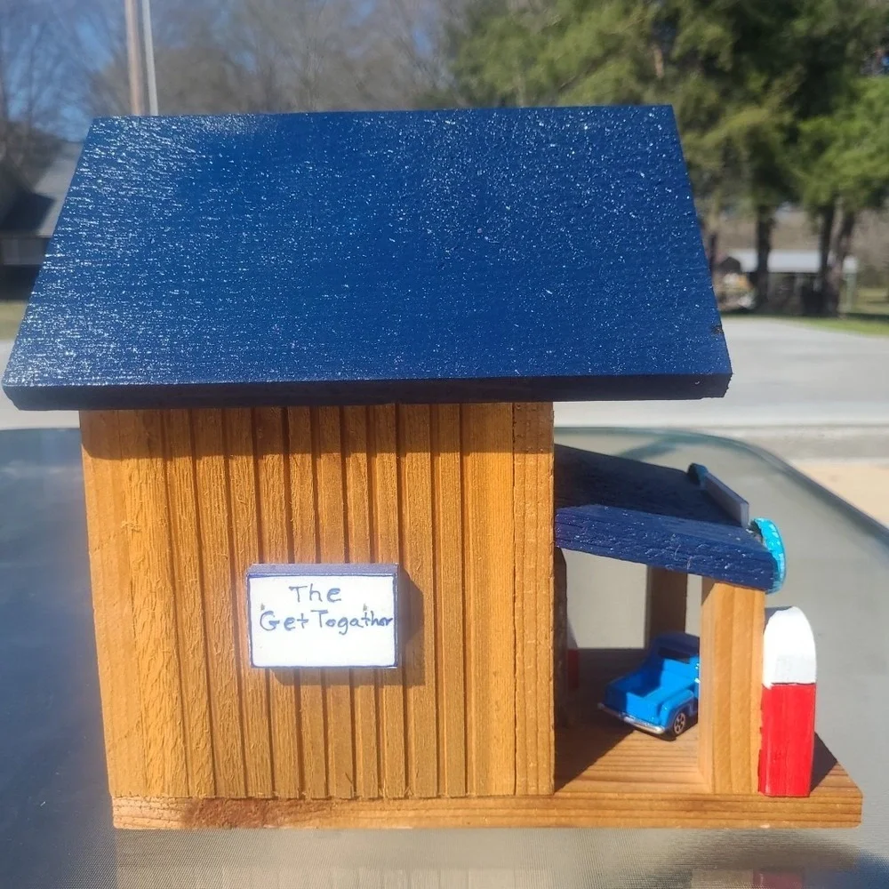 Truck Show Custom Made Brand New Bird House Amazing‎ Detail & Color 11' by 11'
