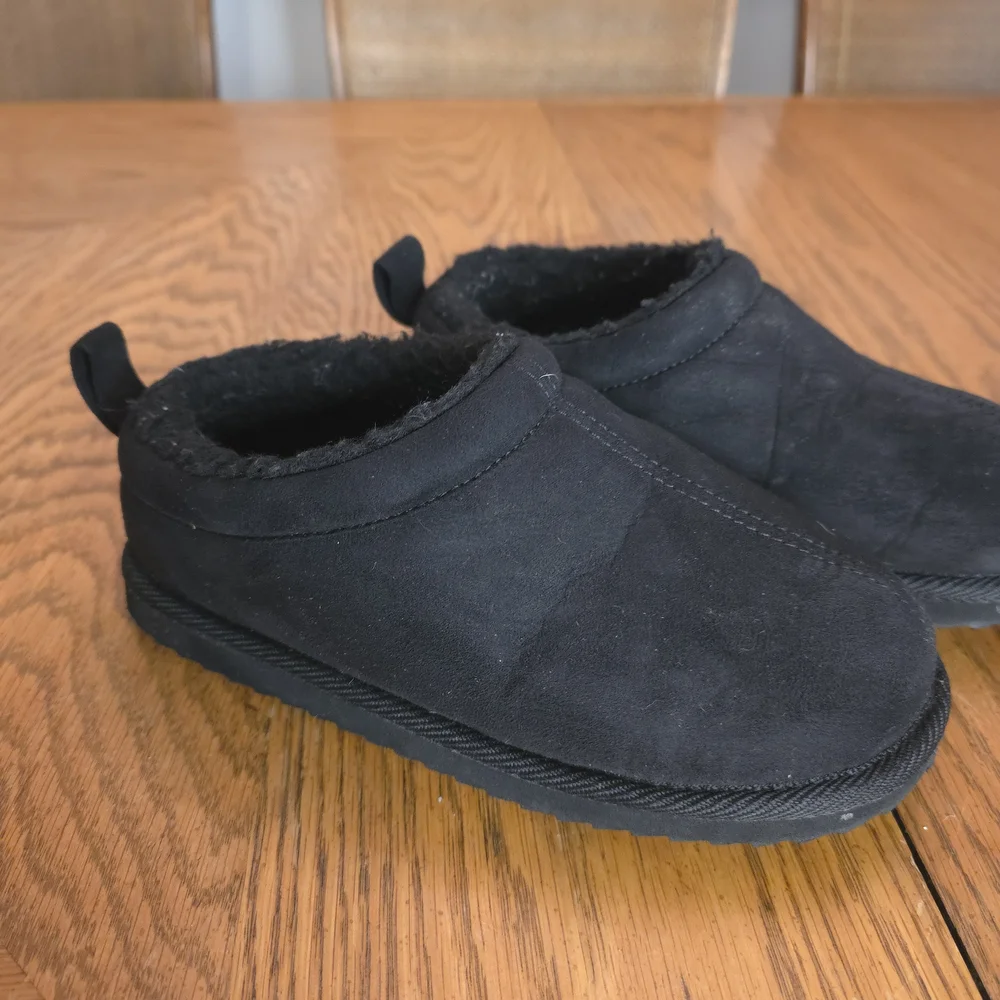 Kids Black Cozy‎ Slip-On Shoes