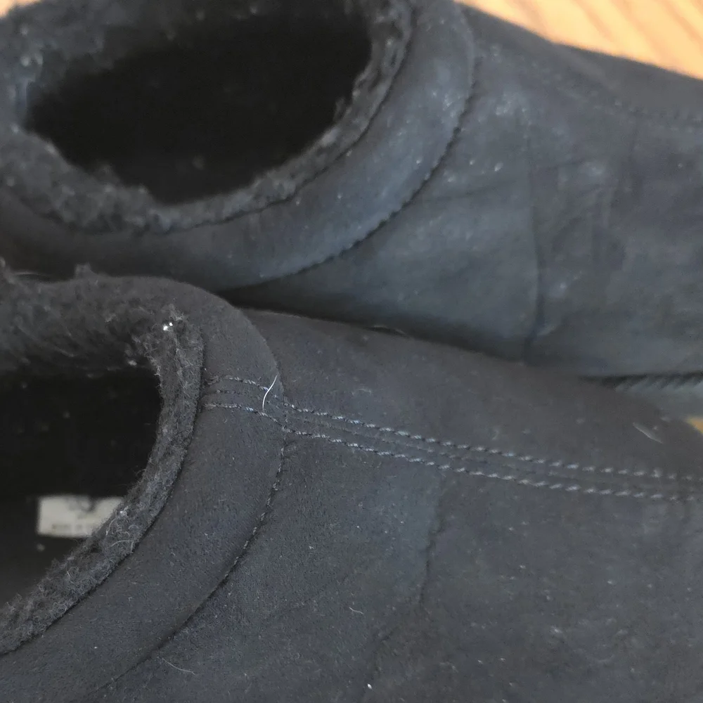 Kids Black Cozy‎ Slip-On Shoes