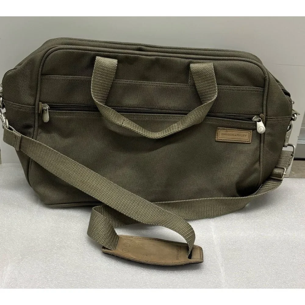 Briggs & Riley durable khaki