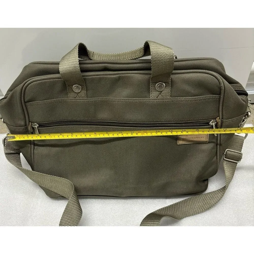 Briggs & Riley durable khaki