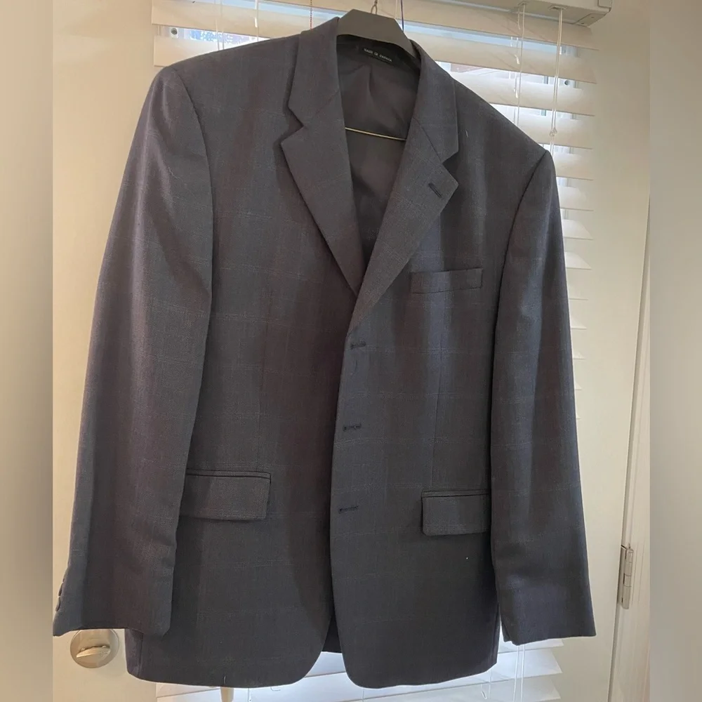 Men’s Ralph Lauren Wool Sport Coat / Blazer size 42R color dark grey.