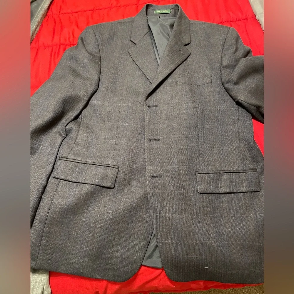 Men’s Ralph Lauren Wool Sport Coat / Blazer size 42R color dark grey.