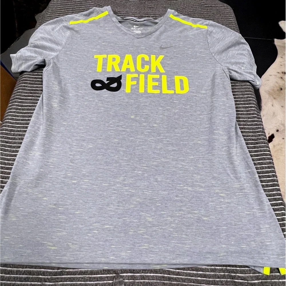 Nike Mens Dri-FIT Track & Field Running Shirt Grey Volt Yellow Large Side Pocket