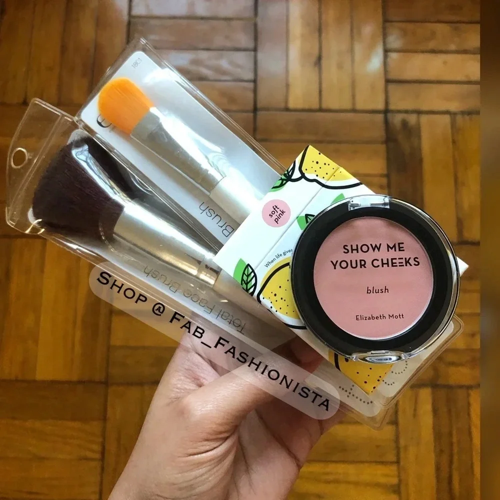 Beauty bundle Show me your cheeks & Makeup brushes