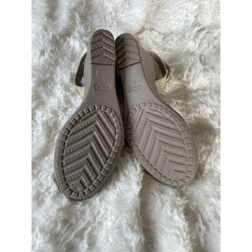 Crocs Leigh II Crossstrap Wedge Sandal Women's Size 9 Oatmeal/Mushroom