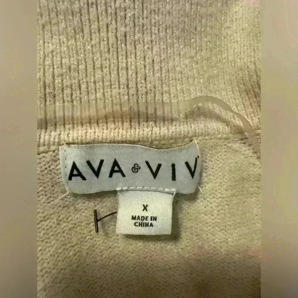 Ava & Viv armpit 22