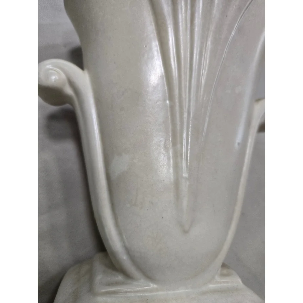 Red Wing USA 886 Vintage Art Deco Fan Vase Cream Pottery Scrolled Handle